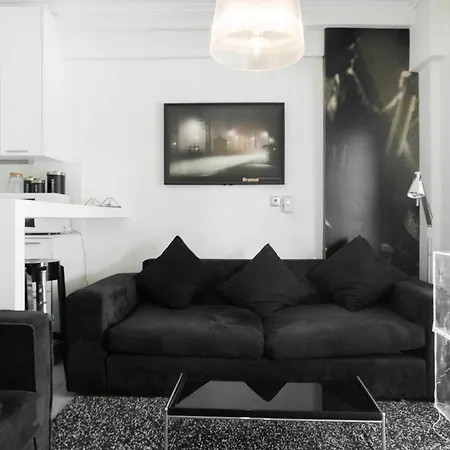 Delmare Black&white Studio Apartment *