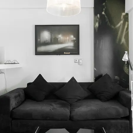 Delmare Black&white Studio *