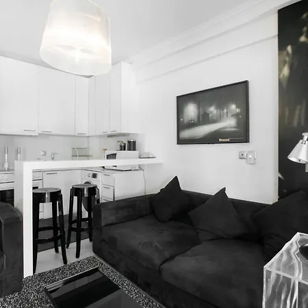 Delmare Black&white Studio Apartment Thessaloniki
